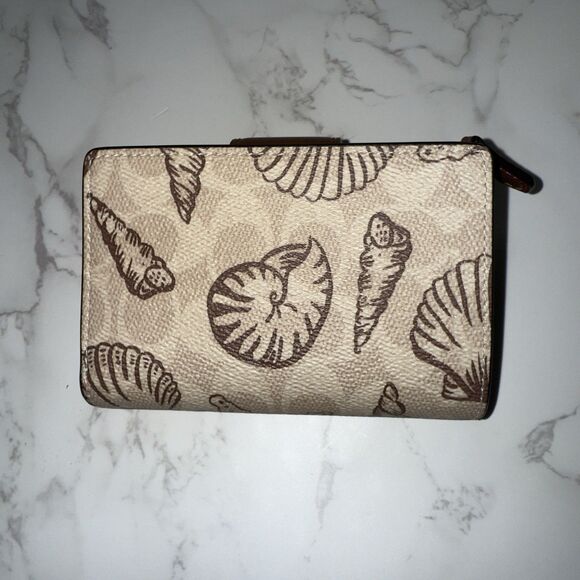 Coach Medium Corner Zip Wallet In Signature Canvas W/ Shell Print In Sand CBO36 - Picture 8 of 8